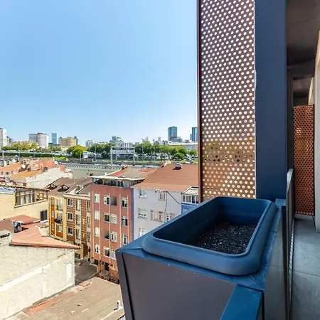 W Balcony 5 Min To Metrobus Golden Horn